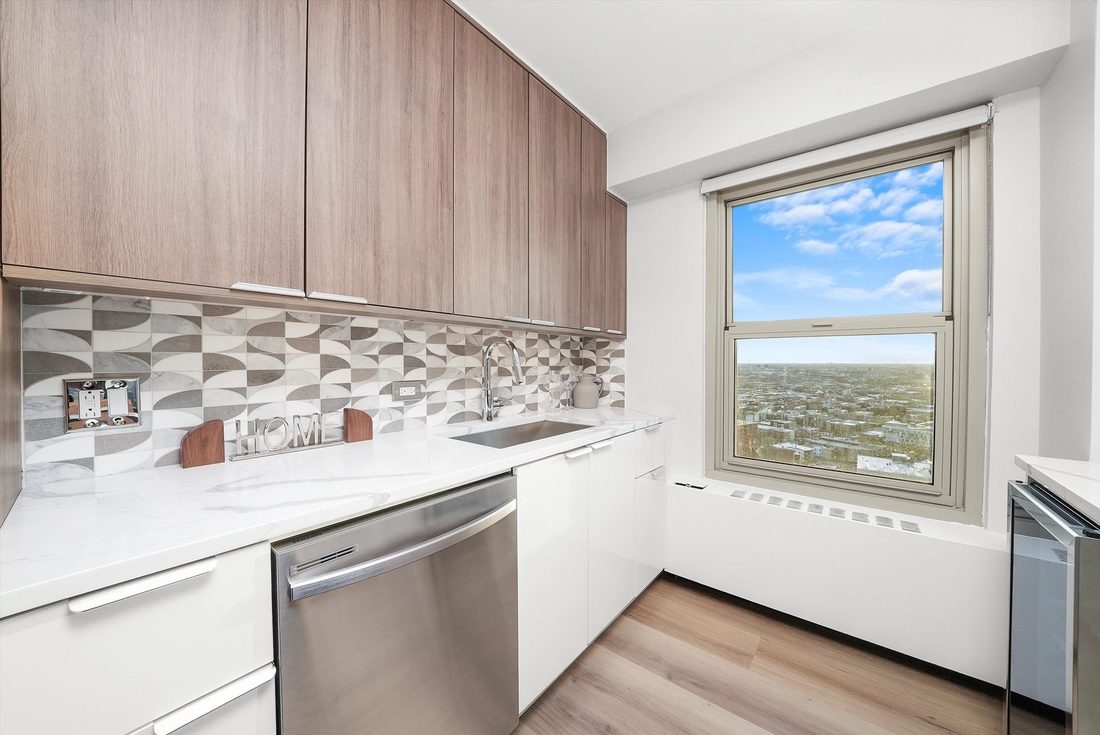 Backsplash, tile and floors